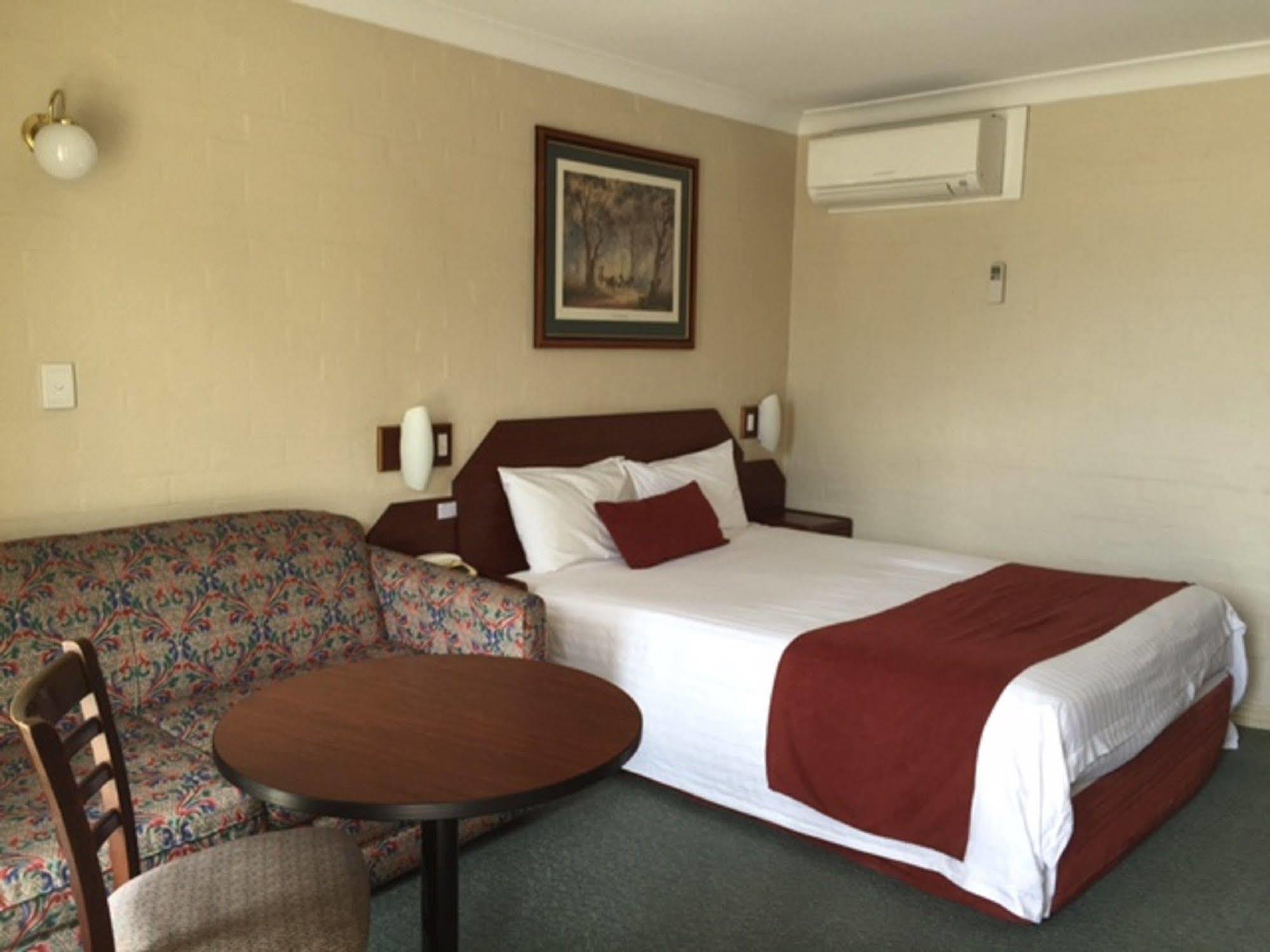 Town Square Motel Orange Extérieur photo