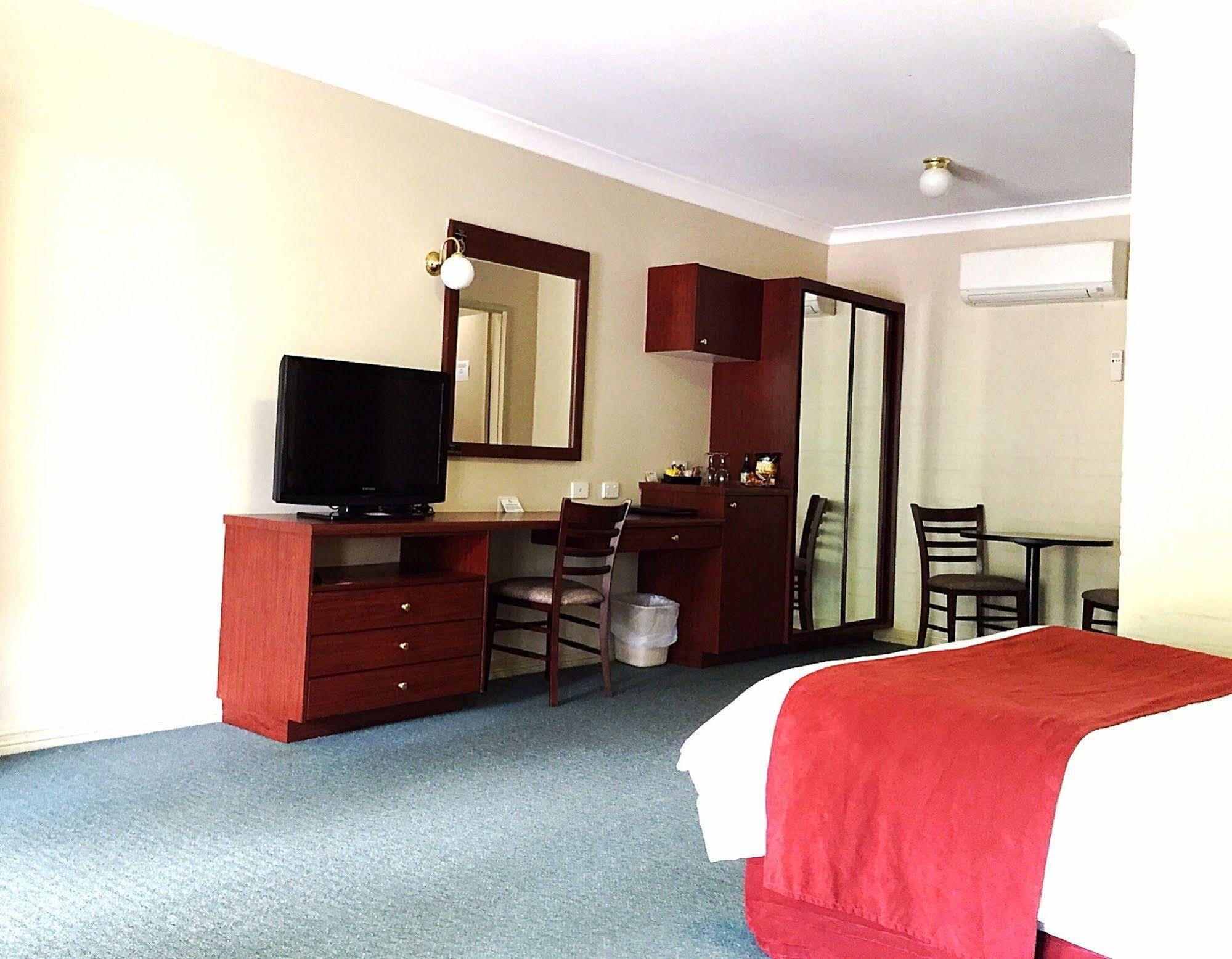 Town Square Motel Orange Extérieur photo